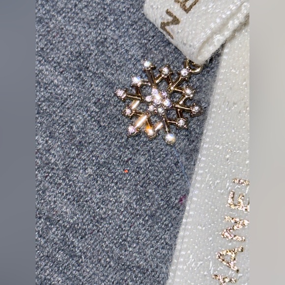 CHANEL beauty Gold Heart and snowflake Key Chain/bag charm - Picture 2 of 7